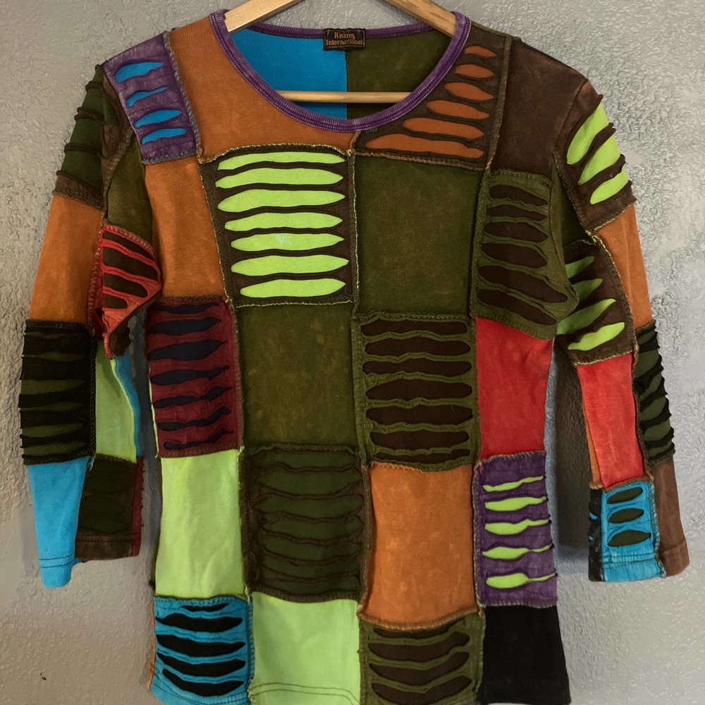 RISING INTERNATIONAL women’s shirt size Small